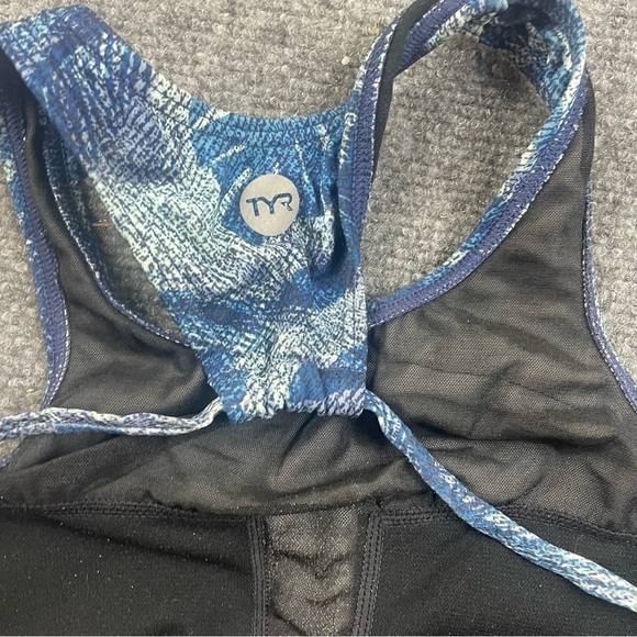TYR Women’s Maui Kira Top Denim Blue color Floral print swimsuit top size Medium - Picture 5 of 7